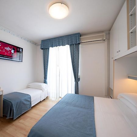 לידו די ג'סולו Hotel Laurin מראה חיצוני תמונה