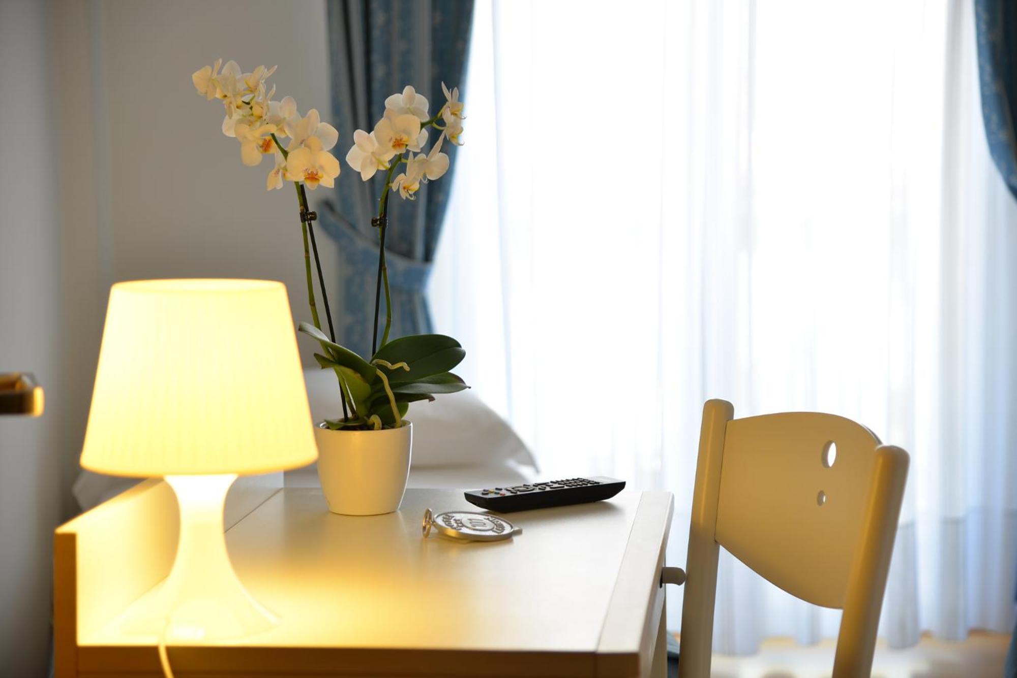לידו די ג'סולו Hotel Laurin מראה חיצוני תמונה