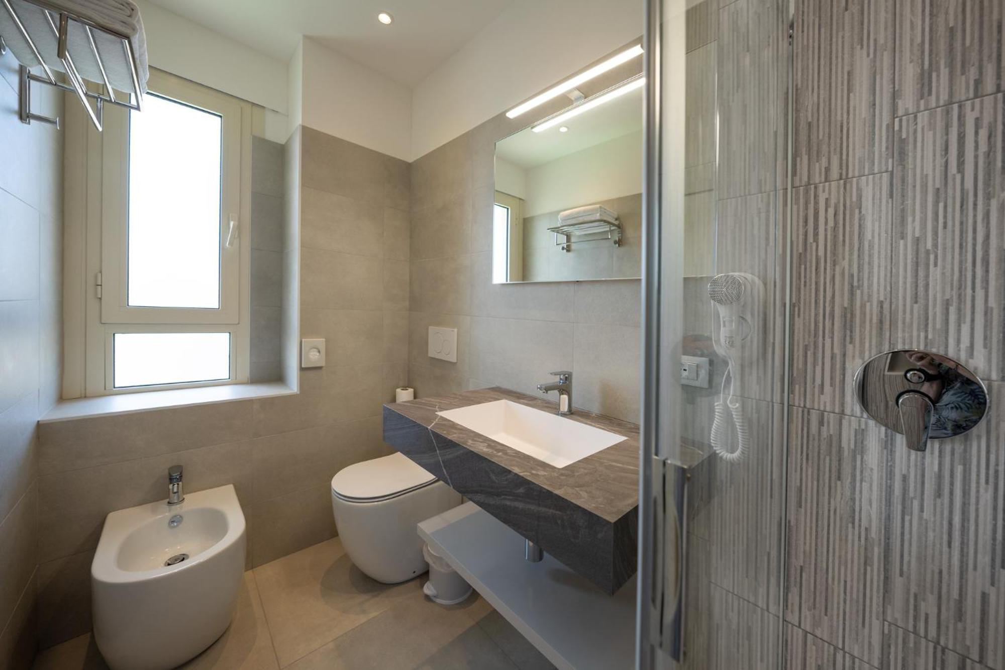 לידו די ג'סולו Hotel Laurin מראה חיצוני תמונה