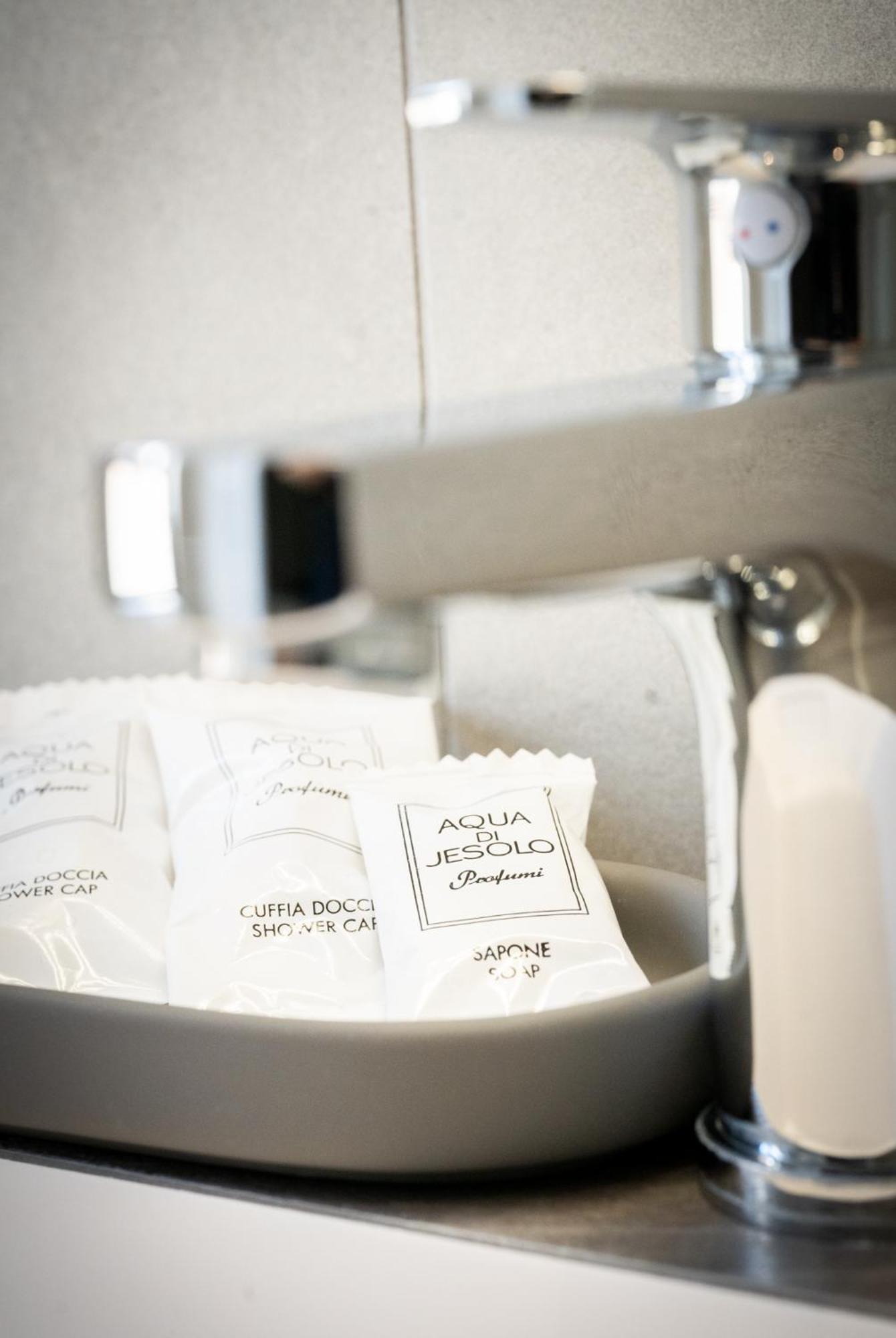 לידו די ג'סולו Hotel Laurin מראה חיצוני תמונה