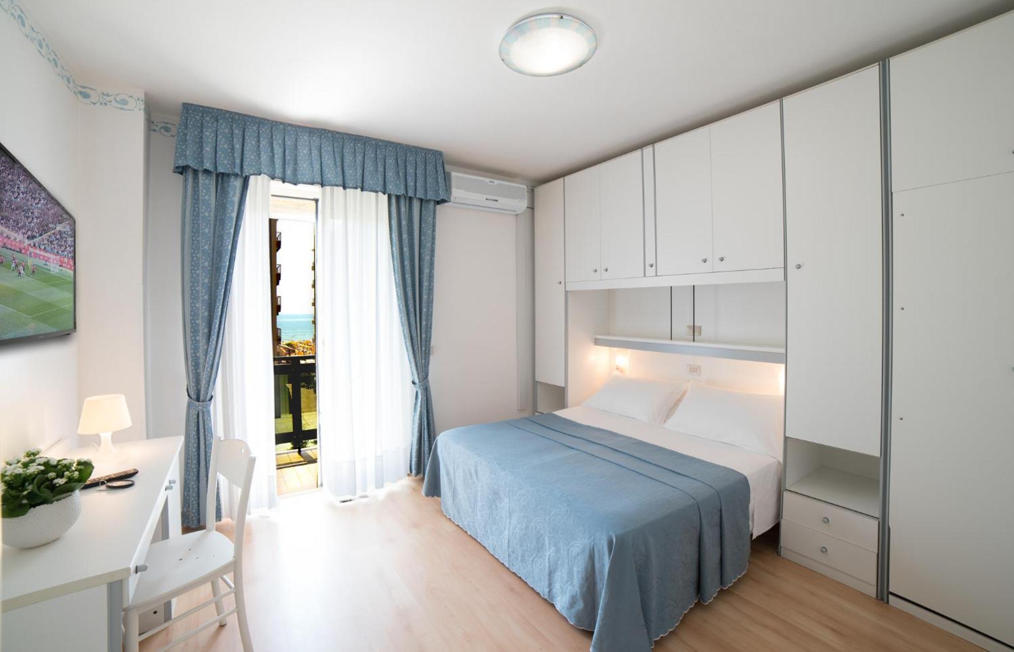 לידו די ג'סולו Hotel Laurin מראה חיצוני תמונה