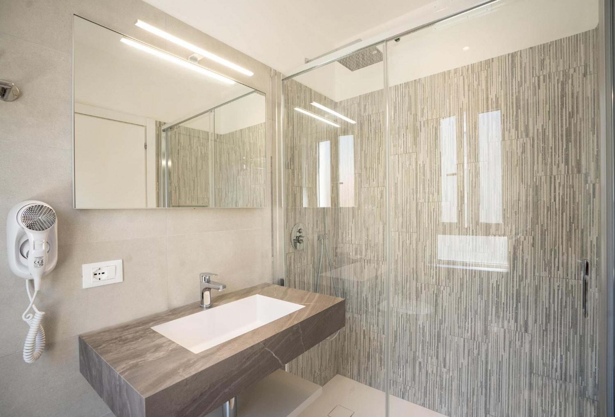 לידו די ג'סולו Hotel Laurin מראה חיצוני תמונה